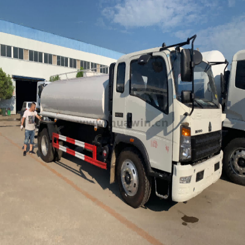 SINOTRUK HOWO Camion-citerne à eau à 6 roues 10 000 litres