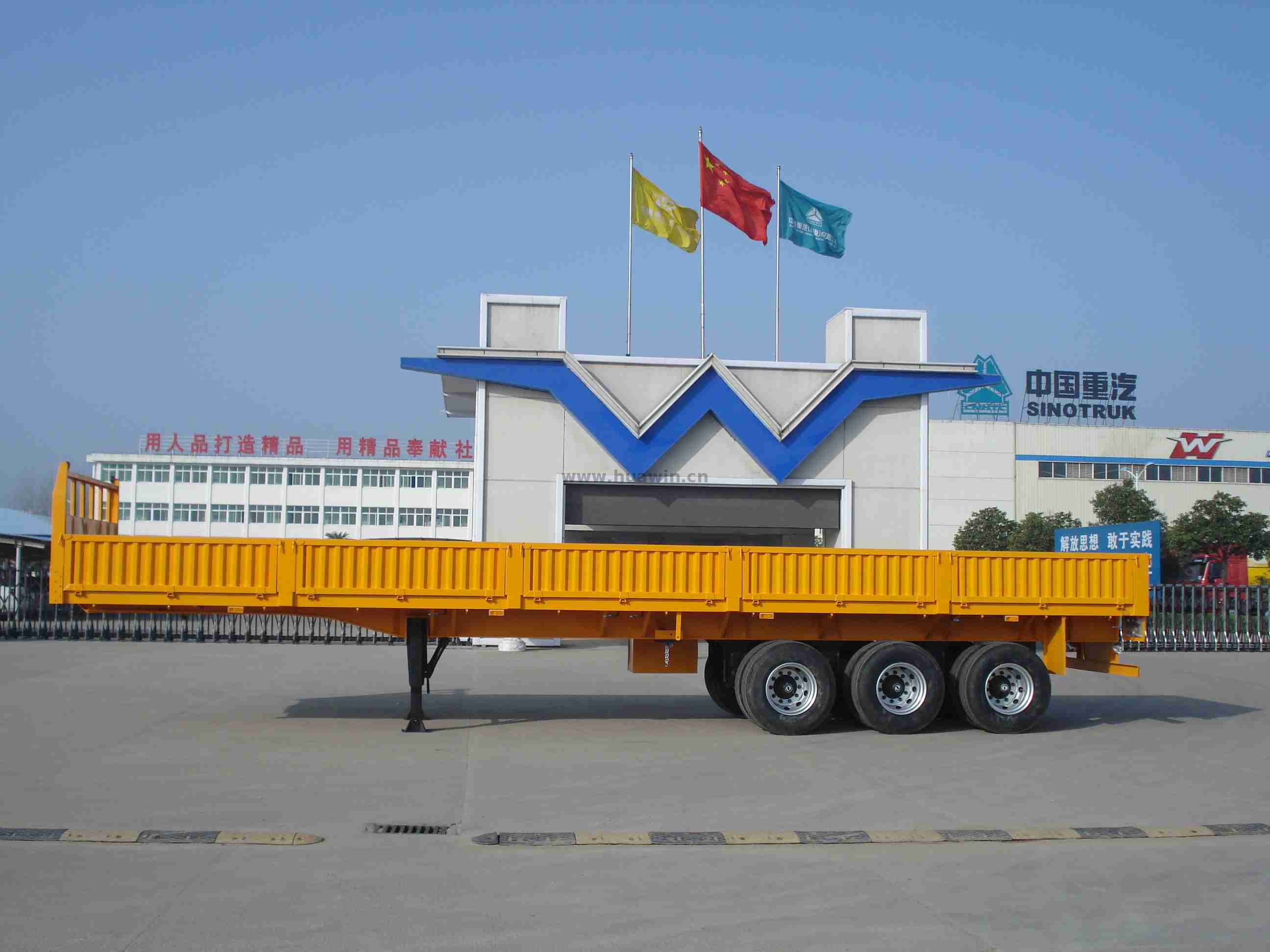 Sinotruk 3-Axle Heavy Duty Stake Transport Van Cargo Semi-remorque