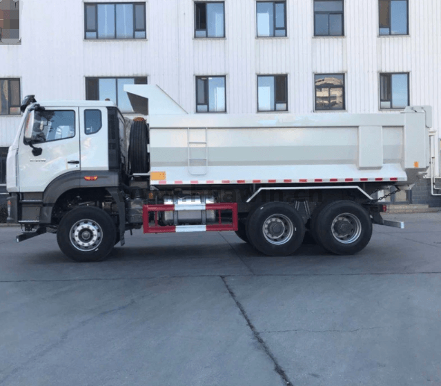 HOWO New E7G 6X4 10 roues 30T camion à benne basculante pour la pierre et le sable