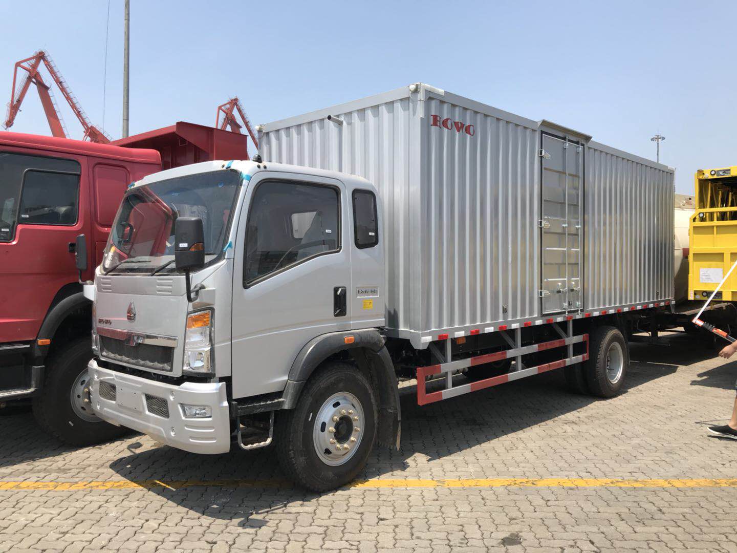 Camion d'atelier mobile SINOTRUK HOWO pour l'entretien des véhicules